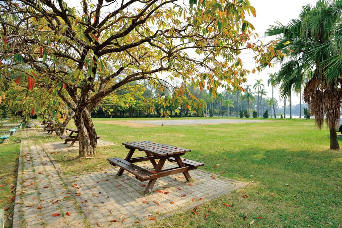 Chengching Lakefront Resort Kaohsiung Buitenkant foto